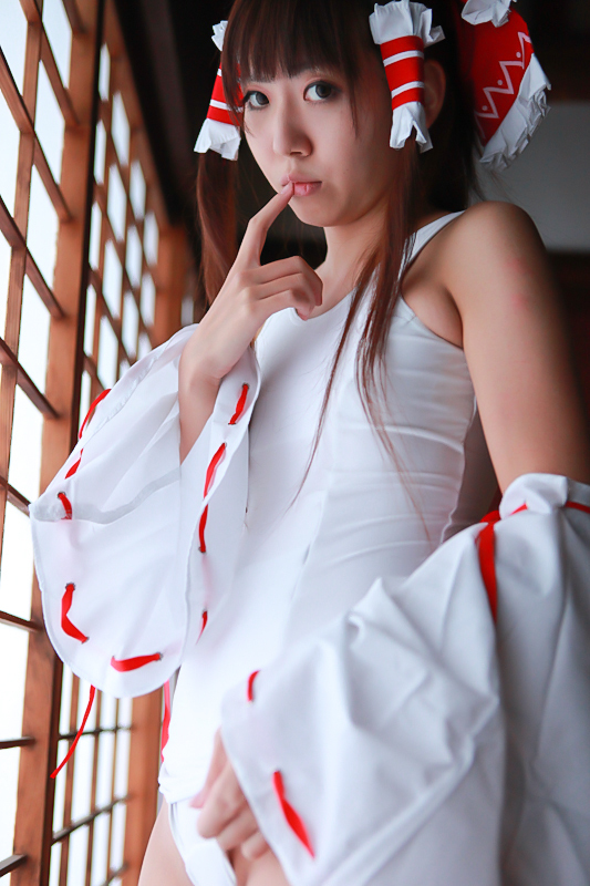 [Cosplay] Reimu Hakurei with dildo and toys - Touhou Project Cosplay 2